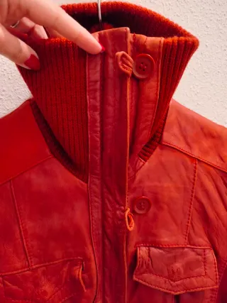 Chaqueta de piel ovina roja Stradivarius