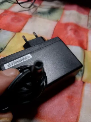 Cable toma de corriente y adaptador especial