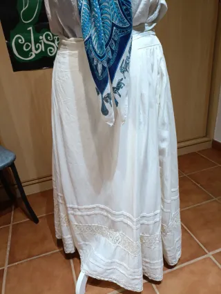 Bonita enagua de baturra en color beige de algodón