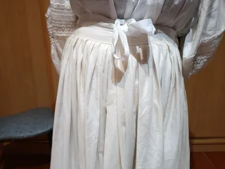 Bonita enagua de baturra en color beige de algodón