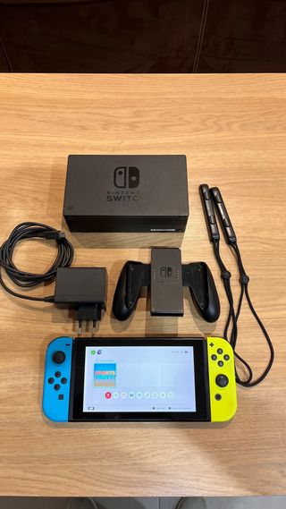 Nintendo Switch Azul y Amarillo + juego