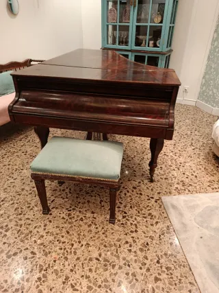 Piano de cola antiguo