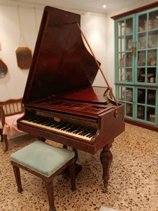 Piano de cola antiguo
