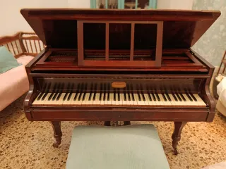 Piano de cola antiguo