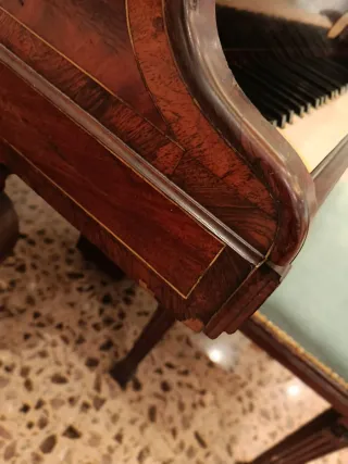 Piano de cola antiguo