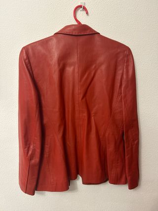 Americana de cuero Roja