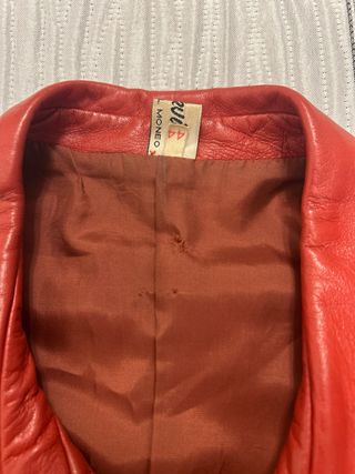 Americana de cuero Roja