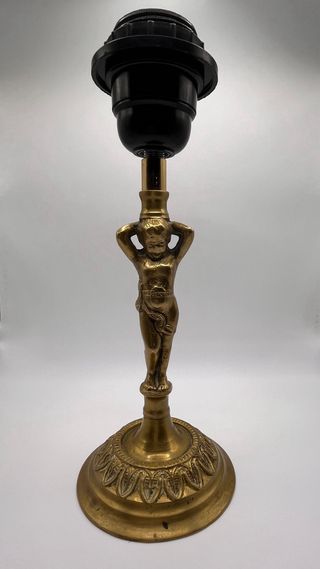 Pie de lámpara de mesa antiguo en latón - bronce.