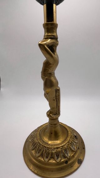 Pie de lámpara de mesa antiguo en latón - bronce.