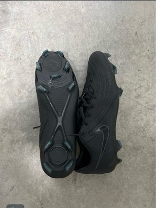 Botas negras fútbol