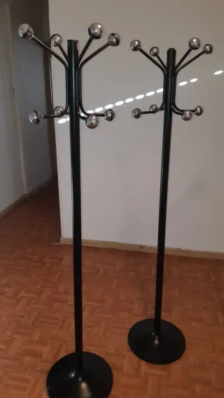 Percheros de pie