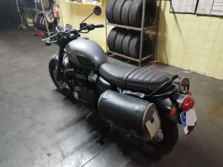 Triumph Bonneville T120 Black Edition