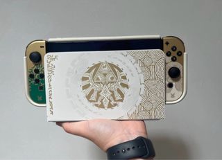 Nintendo Switch OLED (M-4-G-!-4) versione limitata di The Legend of Zelda: Tears of the Kingdom