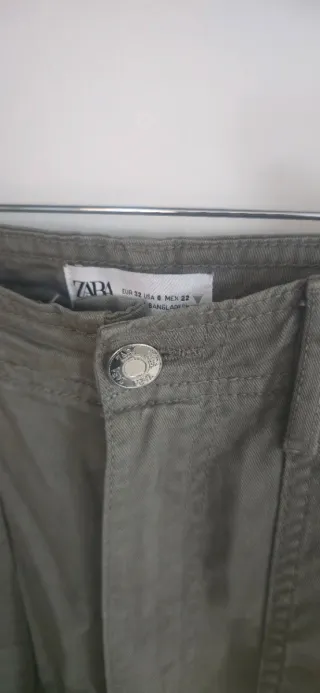 Pantalón cargo Zara
