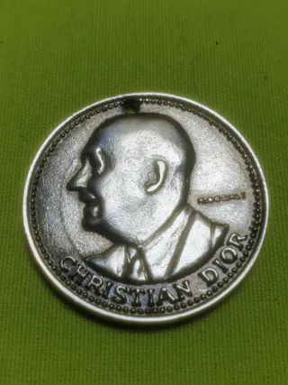 Moneda americana de Cristian Dior
