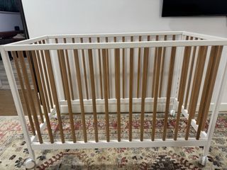 Cuna madera y blanco