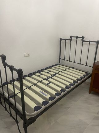 Cama de jorja negra con somier pikolin laminas