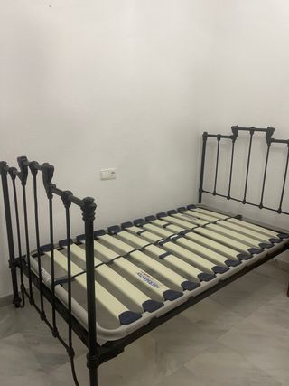 Cama de jorja negra con somier pikolin laminas