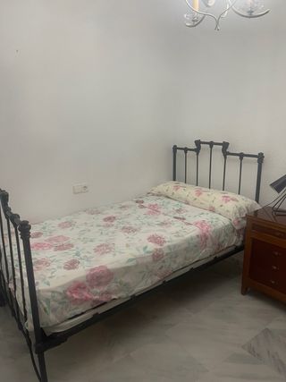 Cama de jorja negra con somier pikolin laminas