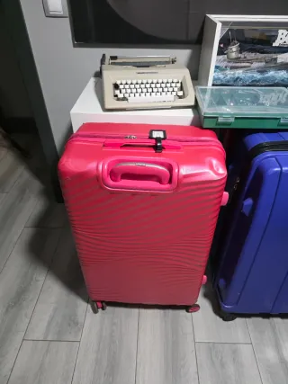 Se venden dos maletas tamaño grande de 80 litros