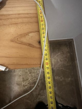 Cabezal de madera y mesitas a juego