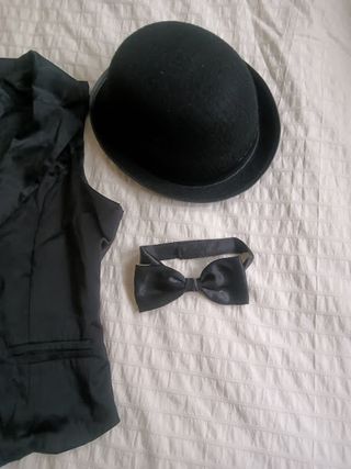 Conjunto chaleco, pajarita y bombín