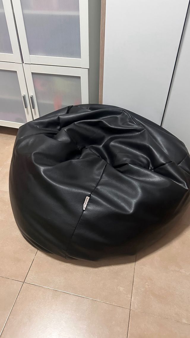 Pouf de piel en perfecto estado
