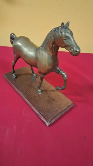 Figura de latón