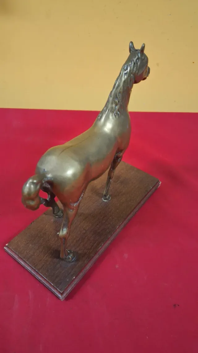 Figura de latón