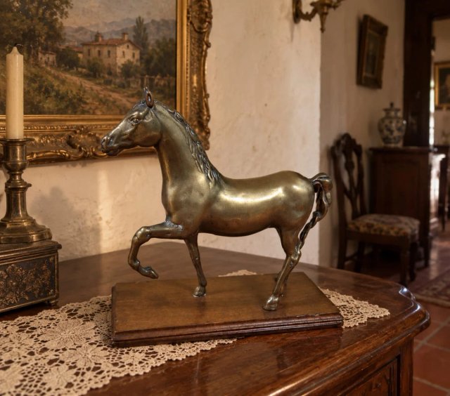 Figura de latón