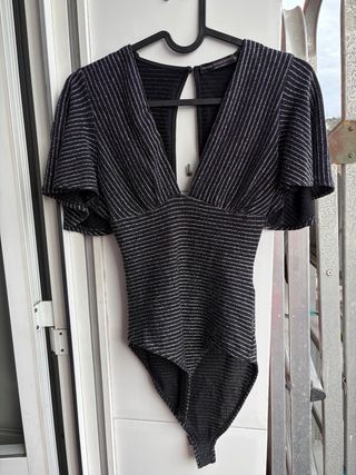 Body negro de rayas plateadas de Bershka Talla XS