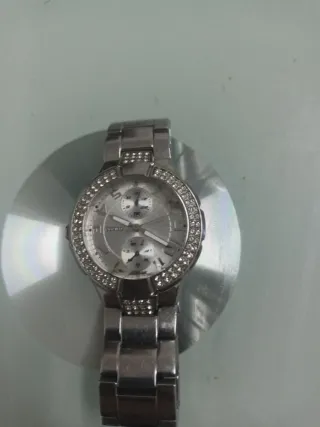 Reloj de mojir marka Guess  elpresio negoseable