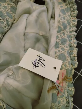 Vestido nuevo con la etiqueta.