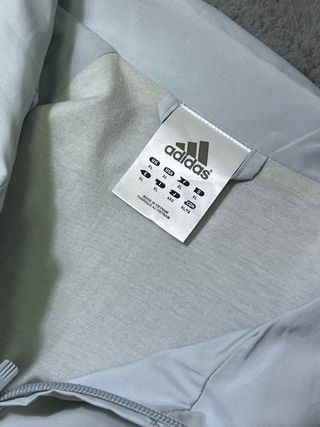 Cortavientos Adidas vintage de los 2000