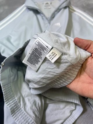 Cortavientos Adidas vintage de los 2000