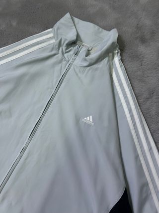 Cortavientos Adidas vintage de los 2000