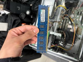 PC Sobremesa HP + Pantalla NEC + Teclado y Ratón