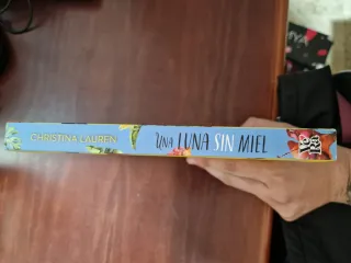 Libro Una luna sin miel en español