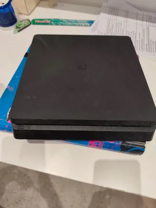 PlayStation 4 en perfecto estado.