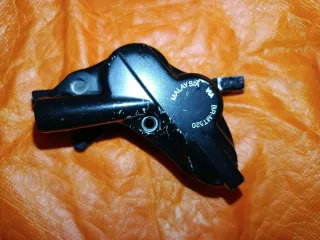 Pinza freno trasero Shimano BR-MT 520 4 pistones