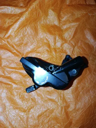 Pinza freno trasero Shimano BR-MT 520 4 pistones