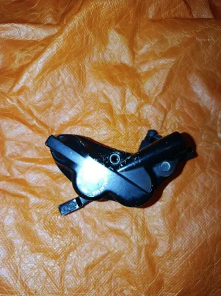 Pinza freno trasero Shimano BR-MT 520 4 pistones