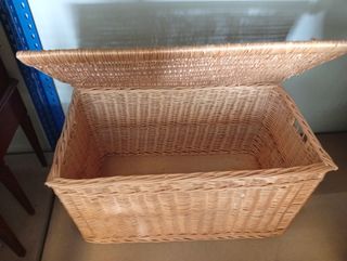 Silloncito y Alcon de mimbre