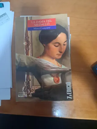 La dama del medalló