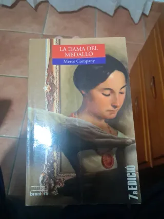 La dama del medalló