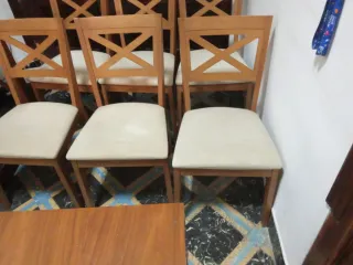 Mesa de comedor y 6sillas de buena calidad y buen