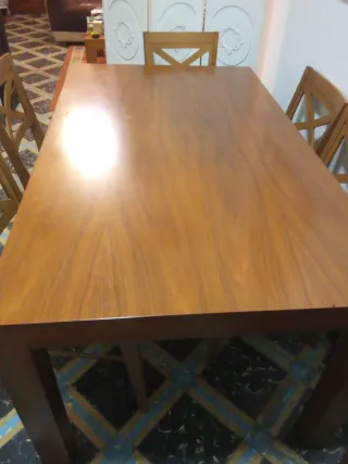 Mesa de comedor y 6sillas de buena calidad y buen