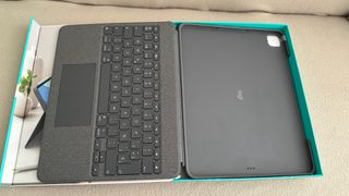 Logitech Combo Touch Custodia con Tastiera per iPad Pro 12.9
