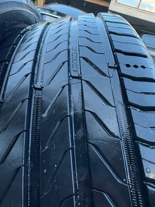 Llantas BMW con neumáticos nuevos.