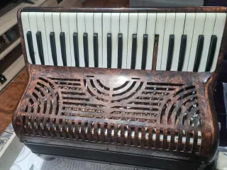 Fisarmonica Paolo Soprani 120 bassi